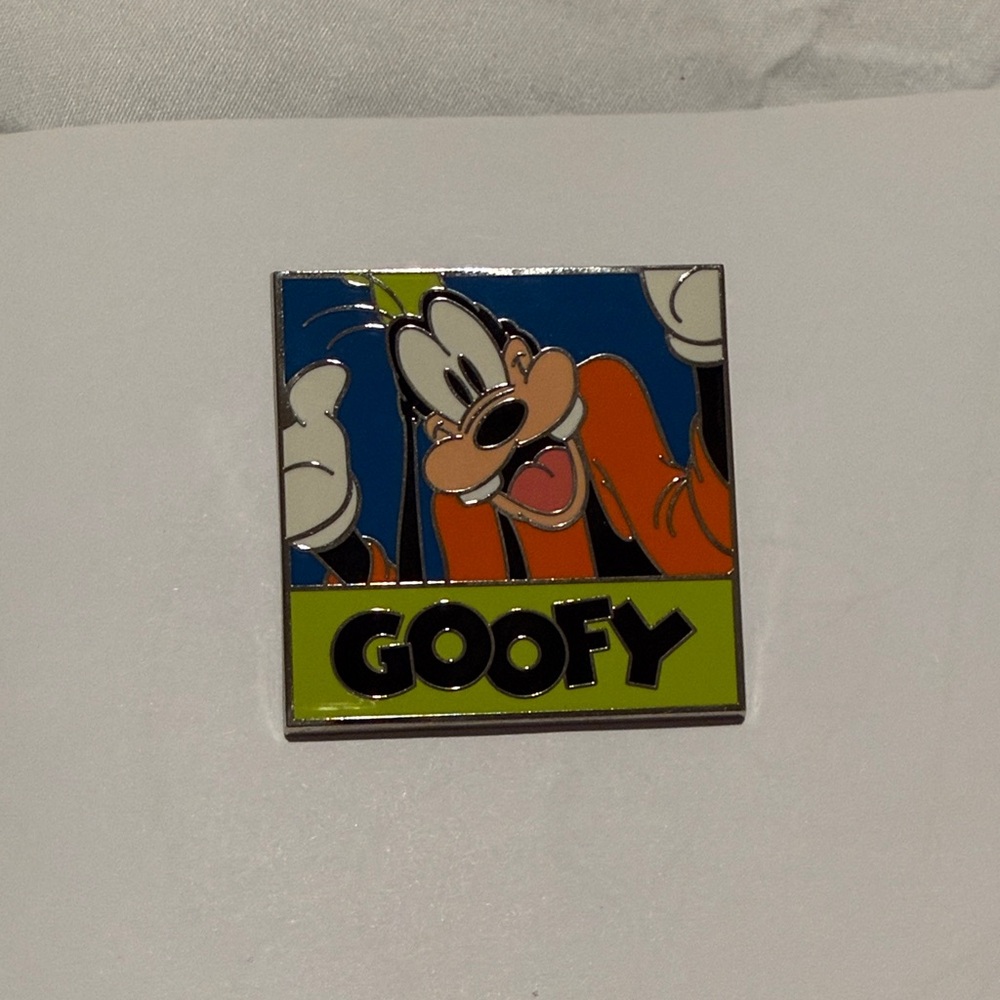 Disney 2012 Goofy Pin